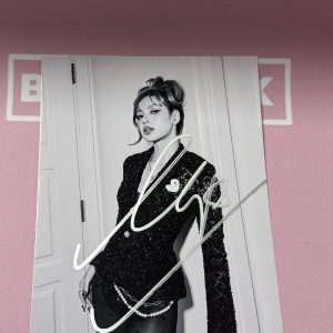 BLACKPINK Lisa Signed Photo 01