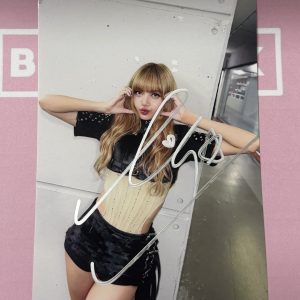 BLACKPINK Lisa Signed Photo 04