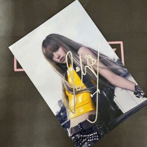 BLACKPINK Lisa Signed Photo 06